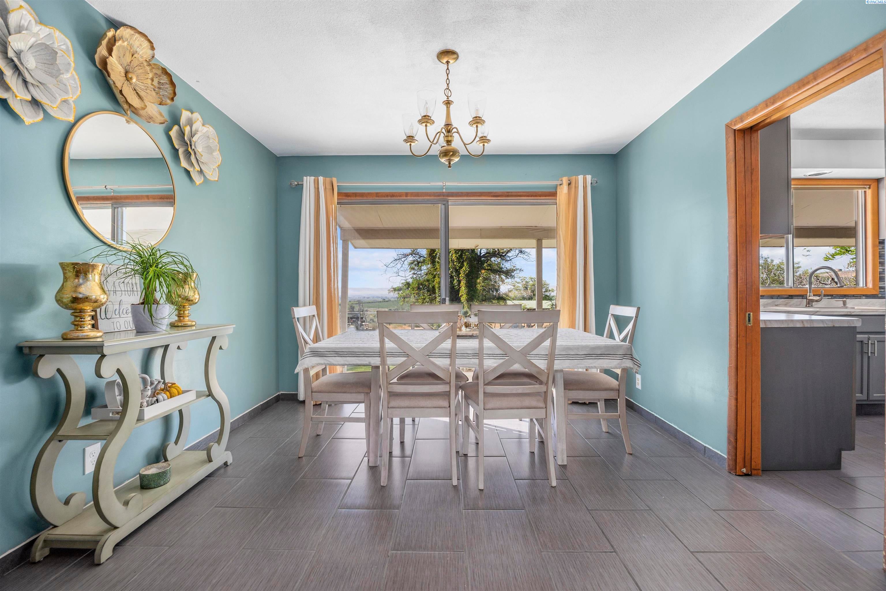 Sunnyside, Washington, 98944, United States, 4 Bedrooms Bedrooms, ,3 BathroomsBathrooms,Residential,For Sale,1979246