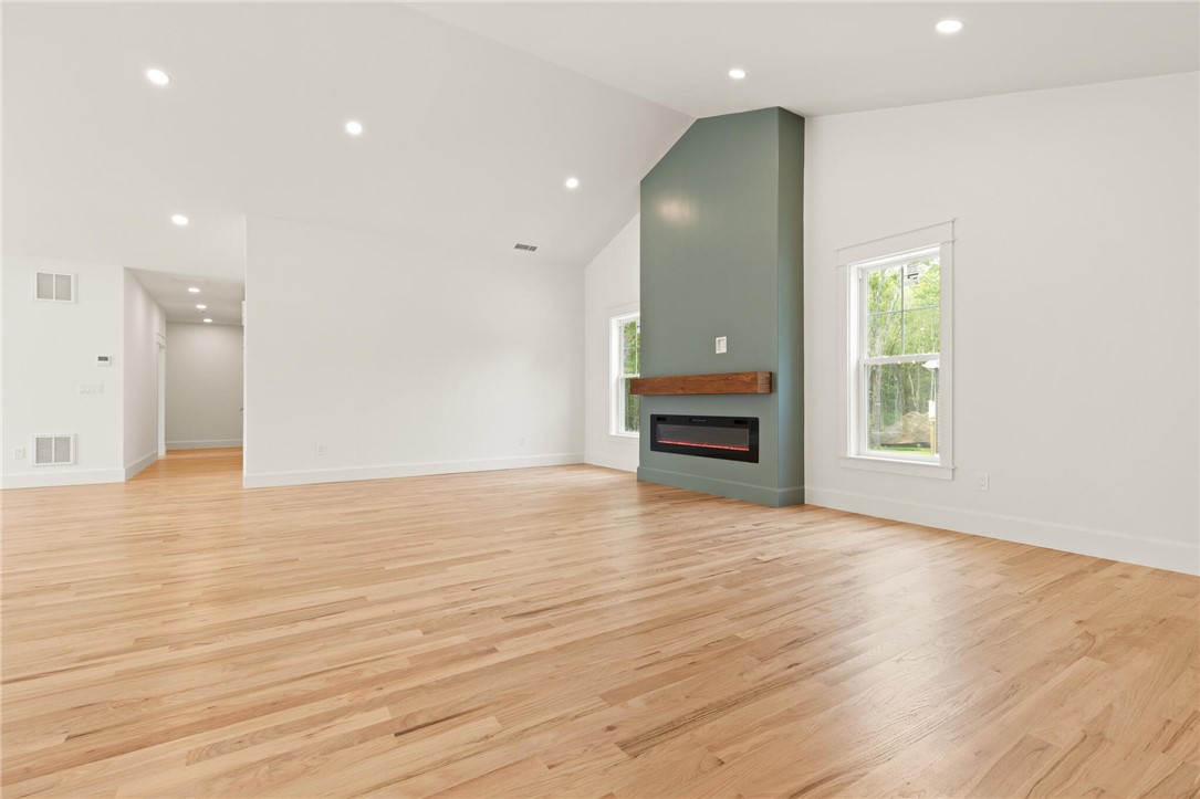 Johnston, Rhode Island, 02919, United States, 3 Bedrooms Bedrooms, ,3 BathroomsBathrooms,Residential,For Sale,1939389