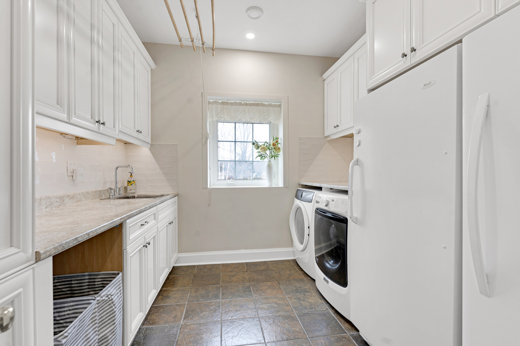 Drummond-North Elmsley, Ontario, K7H0G5, CA, 8 Bedrooms Bedrooms, ,7 BathroomsBathrooms,Residential,For Sale,1991661