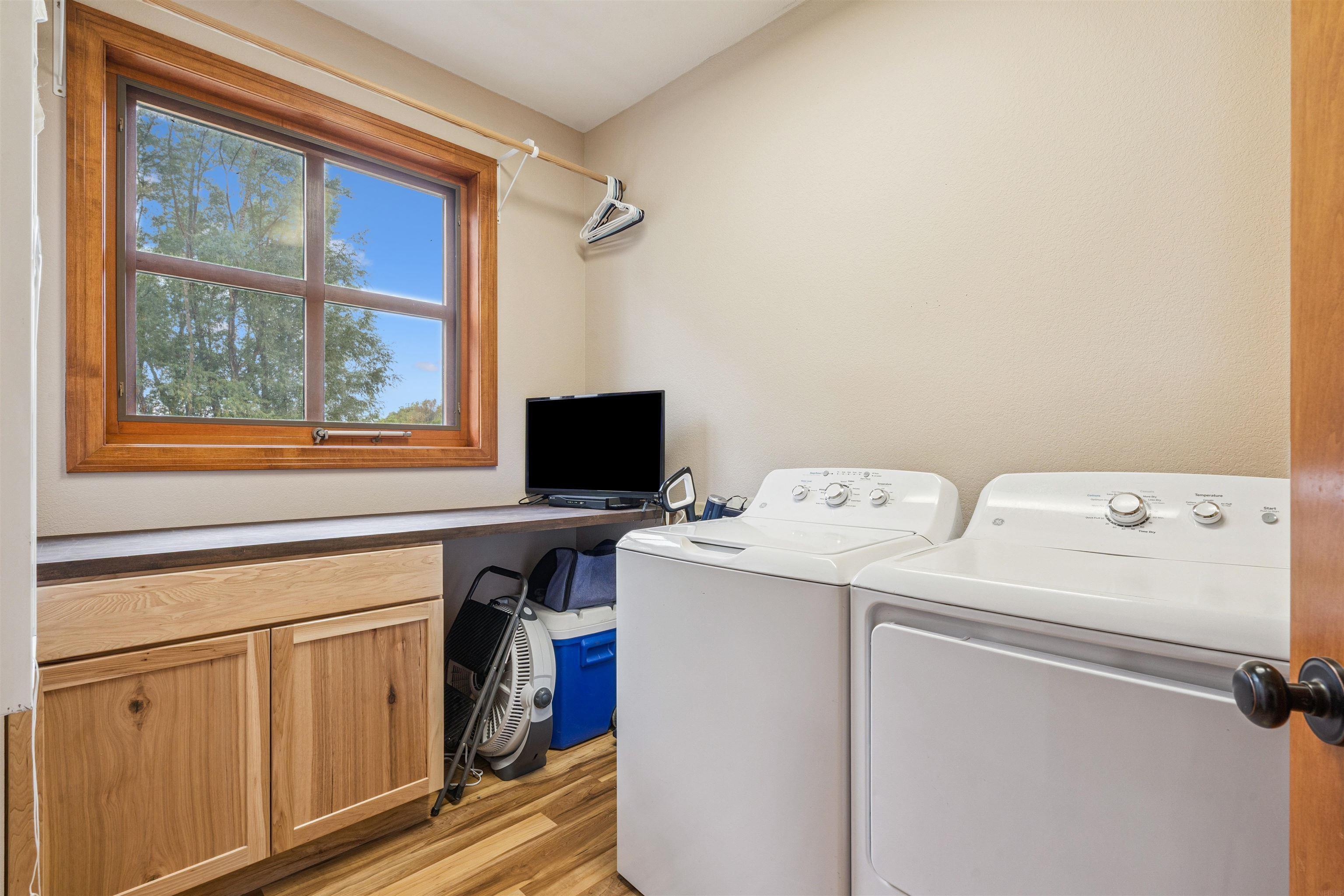 Waverly, Iowa, 50677, United States, 4 Bedrooms Bedrooms, ,4 BathroomsBathrooms,Residential,For Sale,1974808