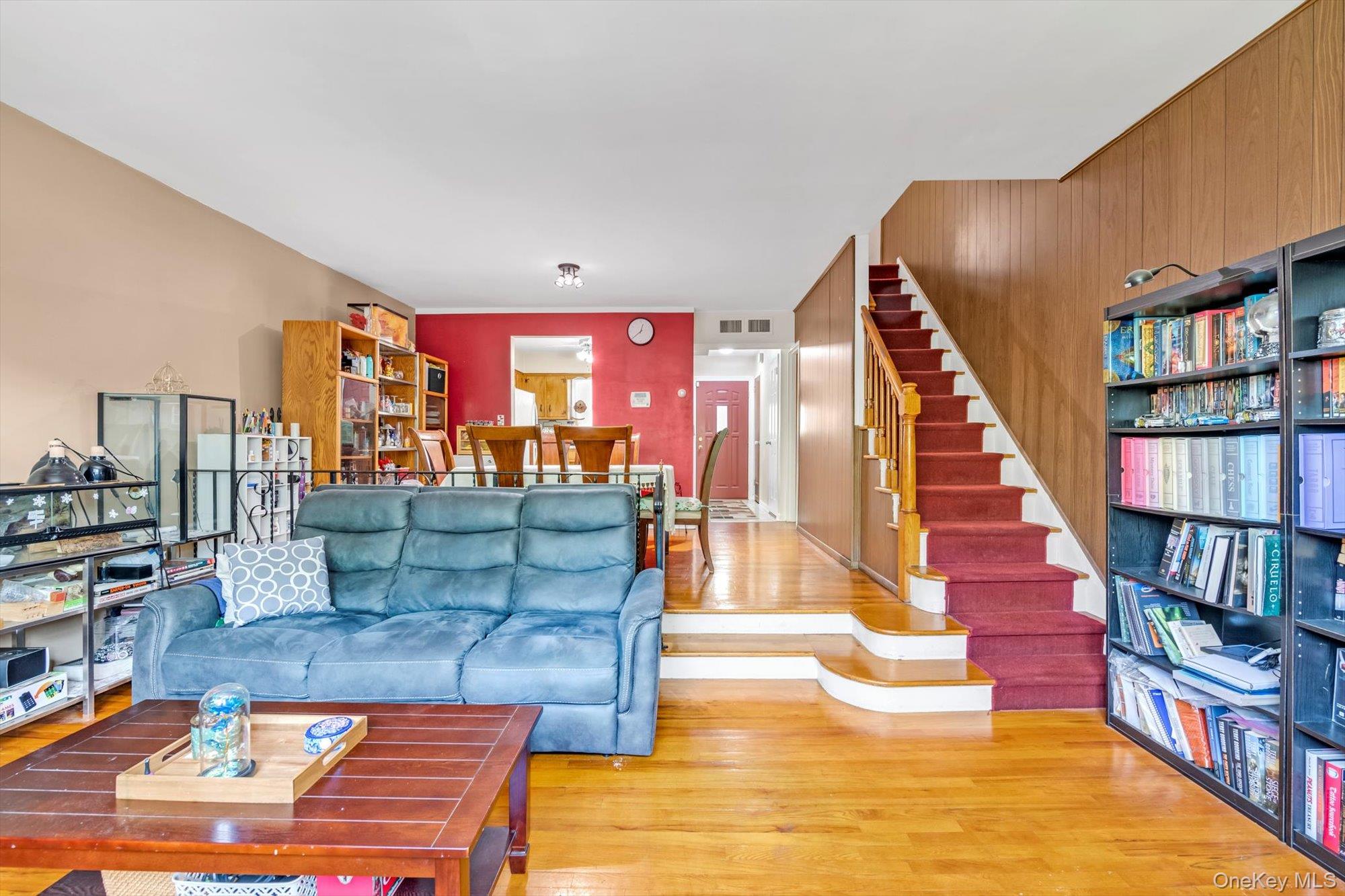 Bronx, New York, 10465, United States, 3 Bedrooms Bedrooms, ,2 BathroomsBathrooms,Residential,For Sale,1919704