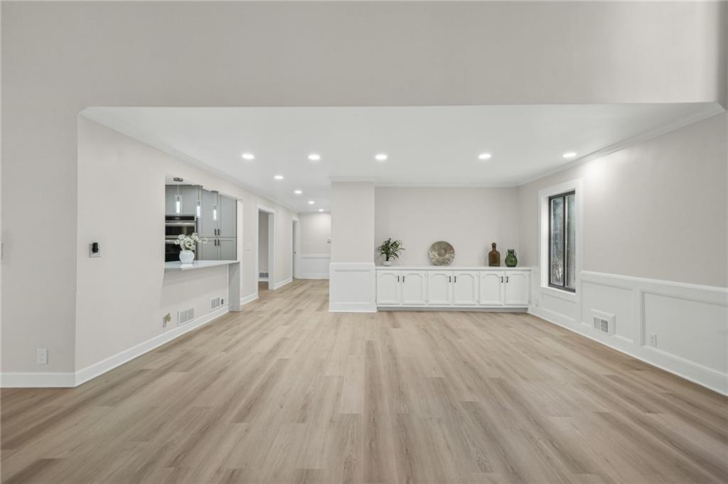 Snellville, Georgia, 30039, United States, 5 Bedrooms Bedrooms, ,4 BathroomsBathrooms,Residential,For Sale,1993862