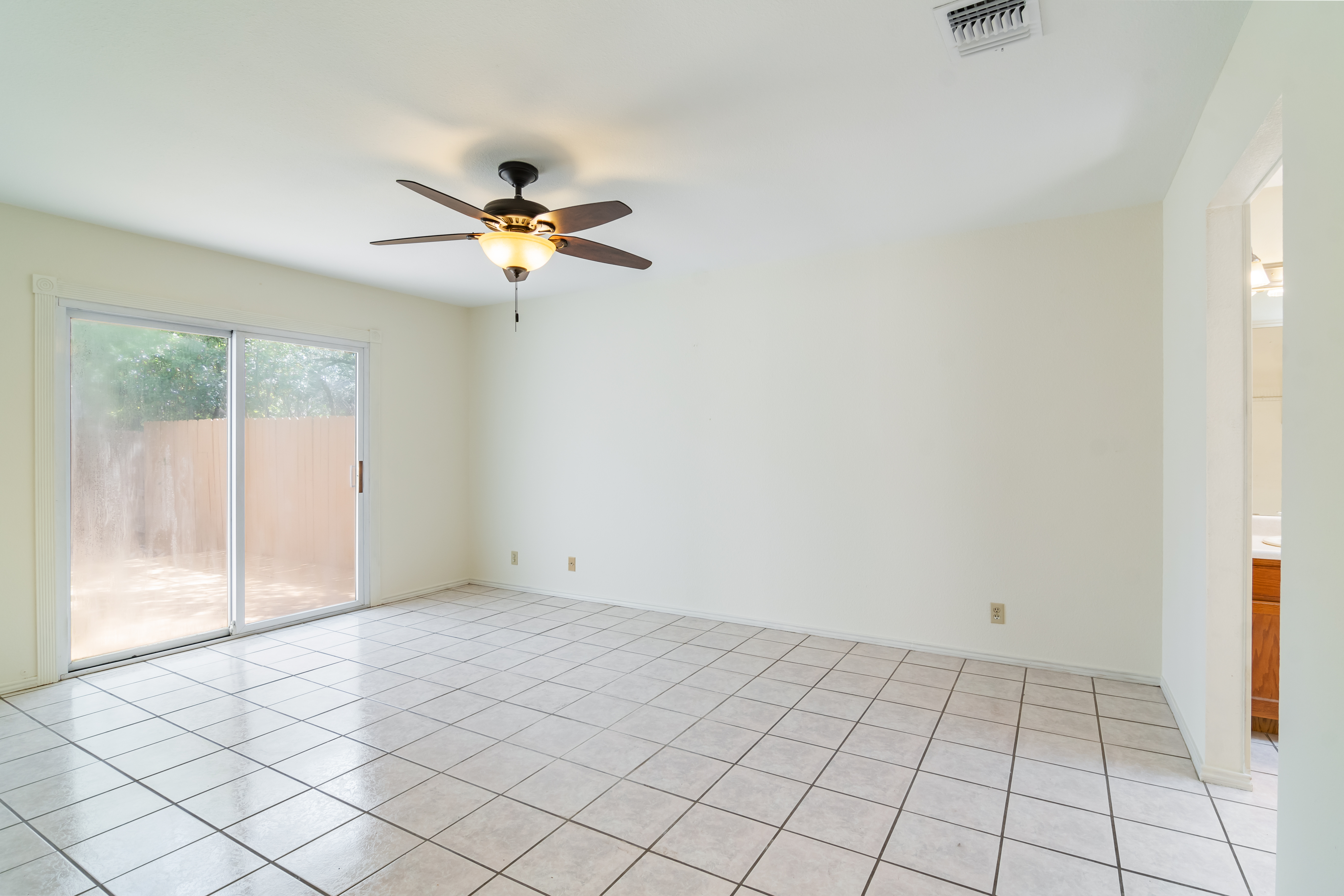 Spacious Woodridge Gem with Fireplace - 物件實景