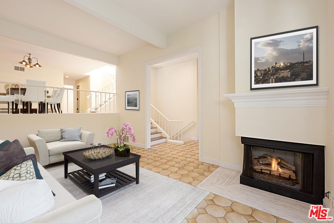 Pacific Palisades, California, 90272, United States, 3 Bedrooms Bedrooms, ,2 BathroomsBathrooms,Residential,For Sale,1926101