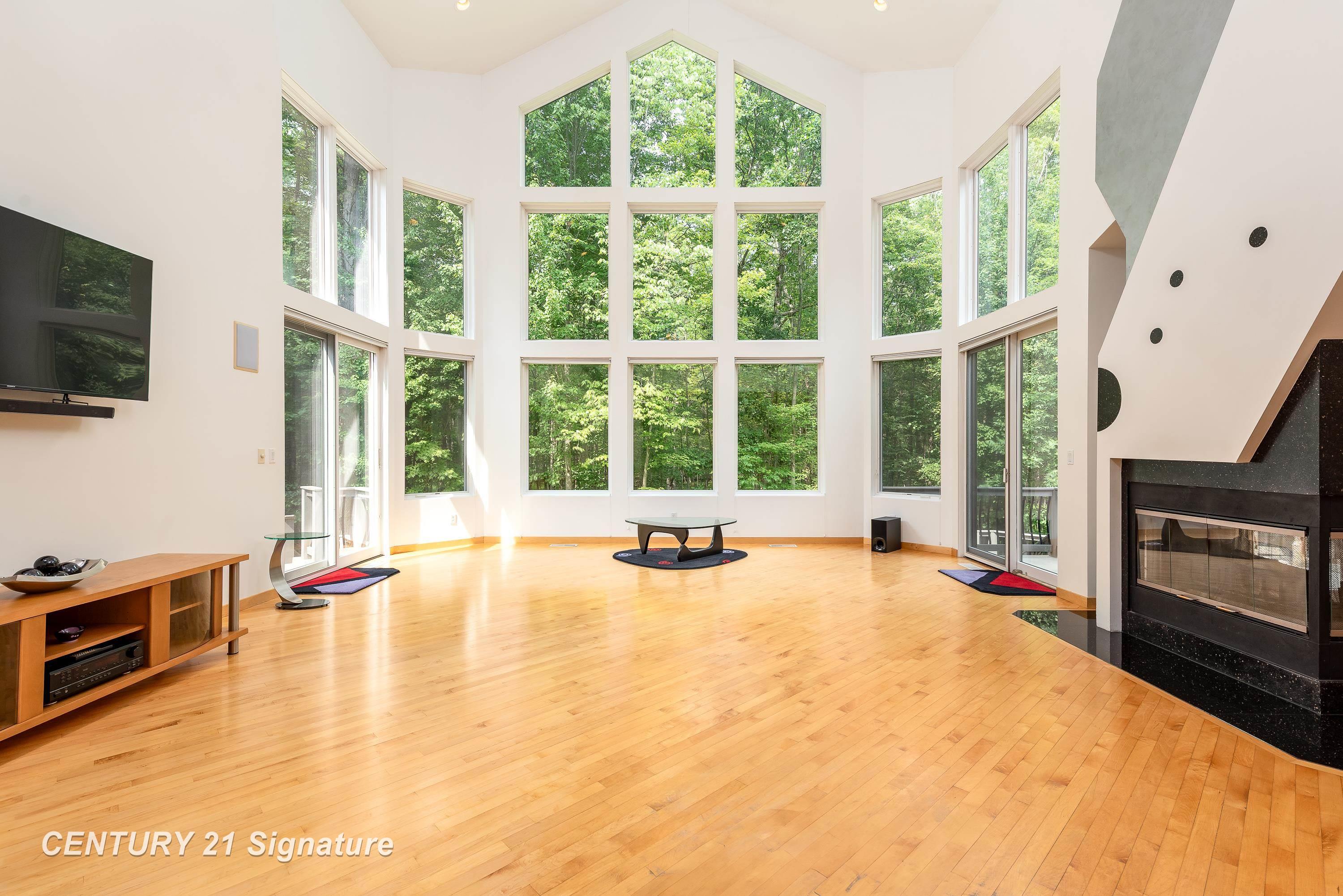 Midland, Michigan, 48642, United States, 4 Bedrooms Bedrooms, ,5 BathroomsBathrooms,Residential,For Sale,2019311
