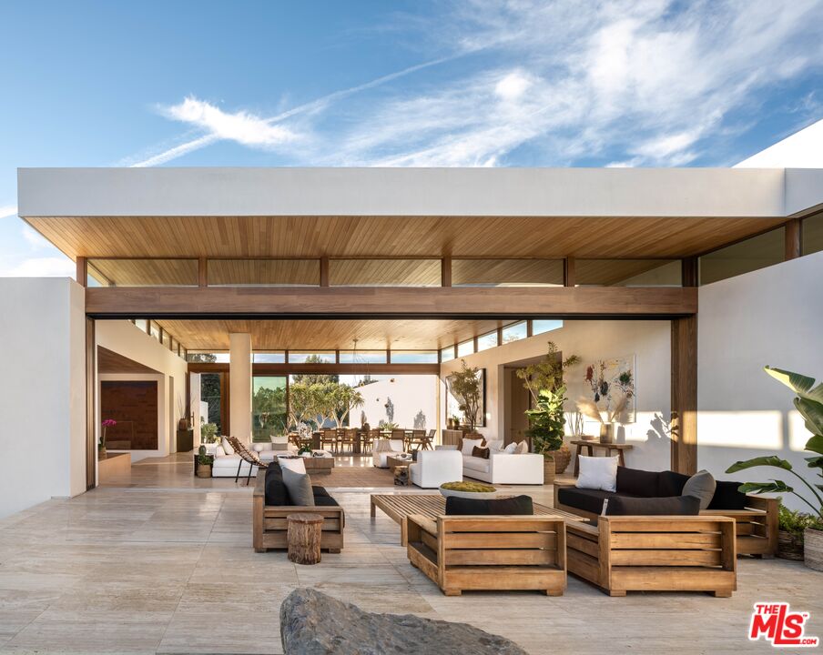 Malibu, California, 90265, United States, 5 Bedrooms Bedrooms, ,8 BathroomsBathrooms,Residential,For Sale,1925394