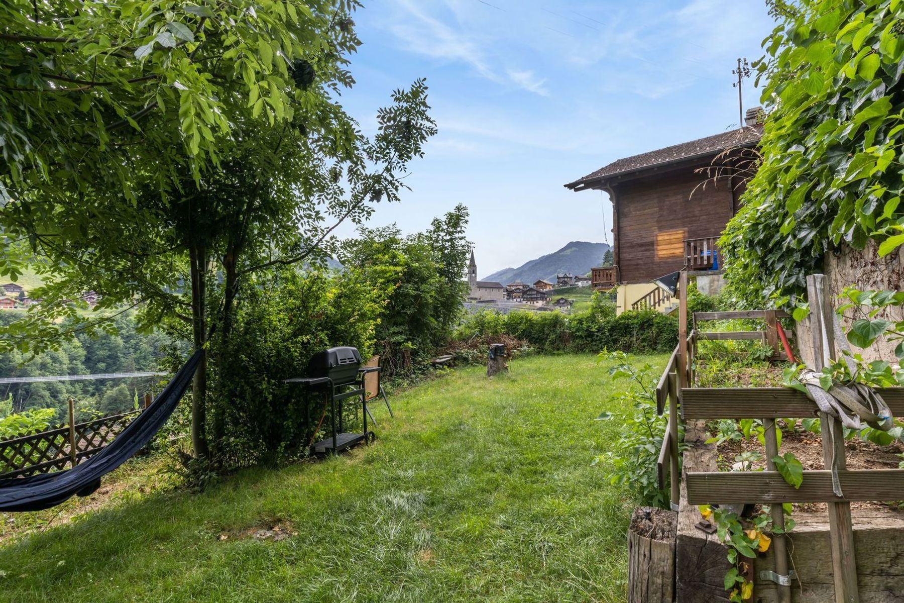  Rental chalet with 3 apartments - 5.6% gross yield - 物件實景