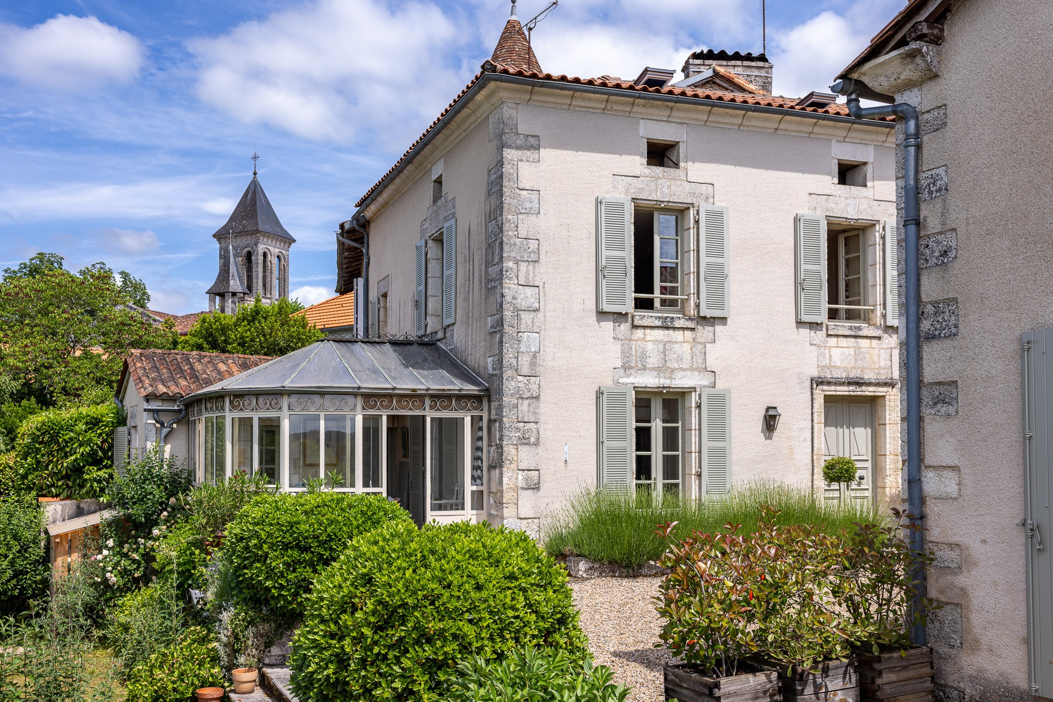  Between River and Enchanted Gardens: A Residence of Timeless Elegance - 物件實景