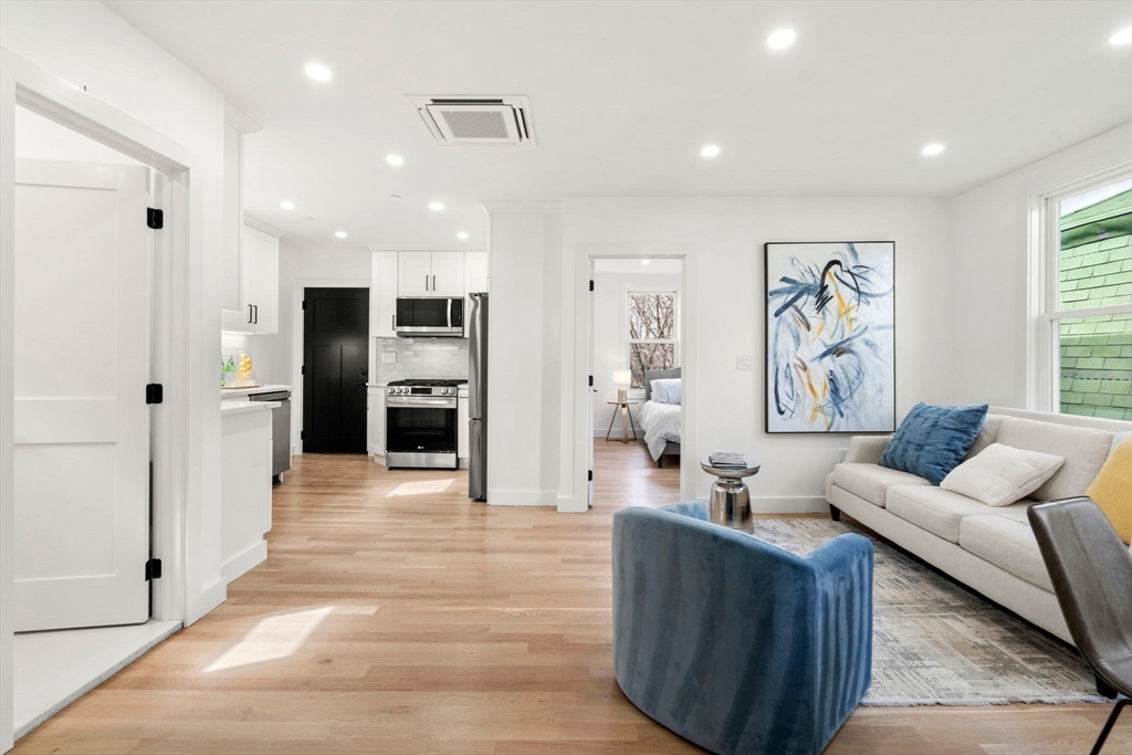 Somerville, Massachusetts, 02143, United States, 2 Bedrooms Bedrooms, ,2 BathroomsBathrooms,Residential,For Sale,1906626