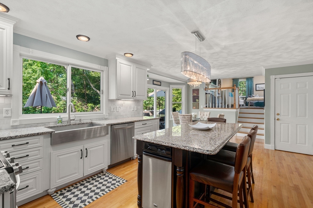 Lynnfield, Massachusetts, 01940, United States, 4 Bedrooms Bedrooms, ,3 BathroomsBathrooms,Residential,For Sale,1900631