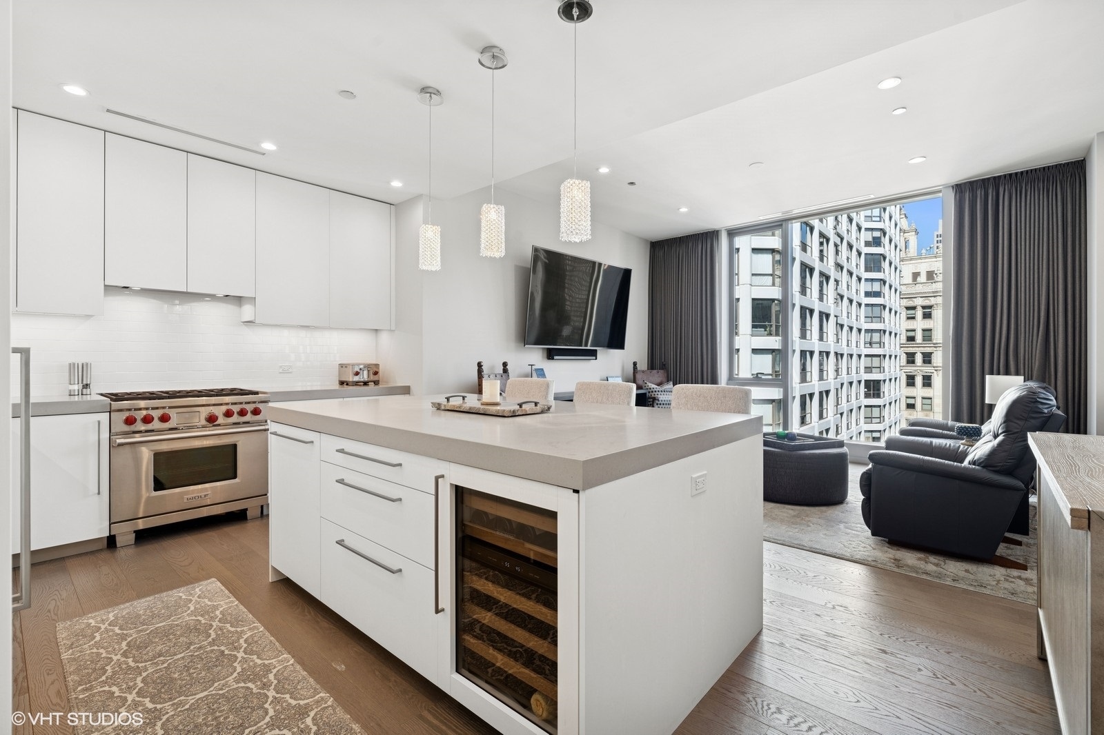 Chicago, Illinois, 60611, United States, 3 Bedrooms Bedrooms, ,4 BathroomsBathrooms,Residential,For Sale,1903791
