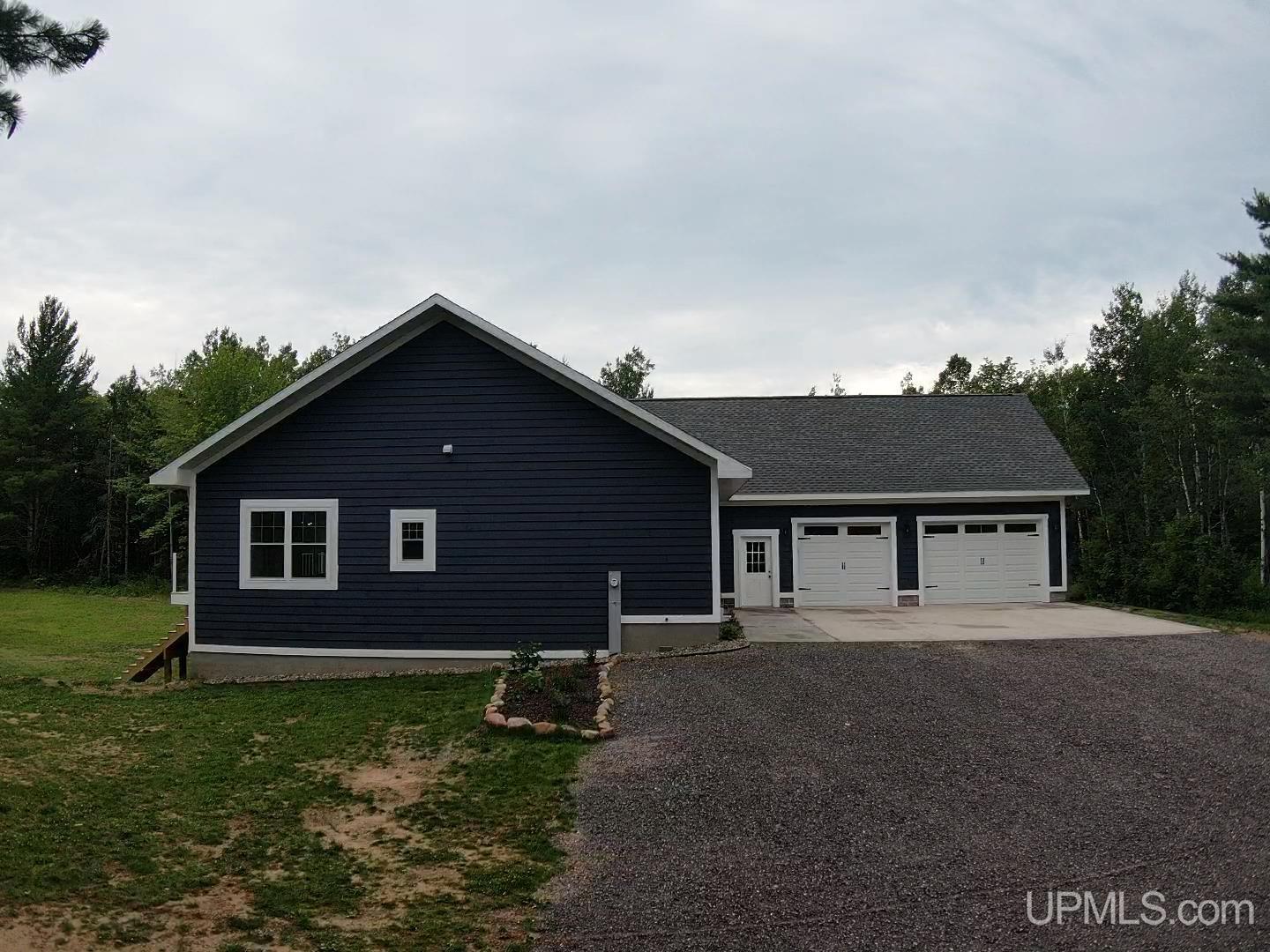 Hancock, Michigan, 49930, United States, 3 Bedrooms Bedrooms, ,3 BathroomsBathrooms,Residential,For Sale,1901071