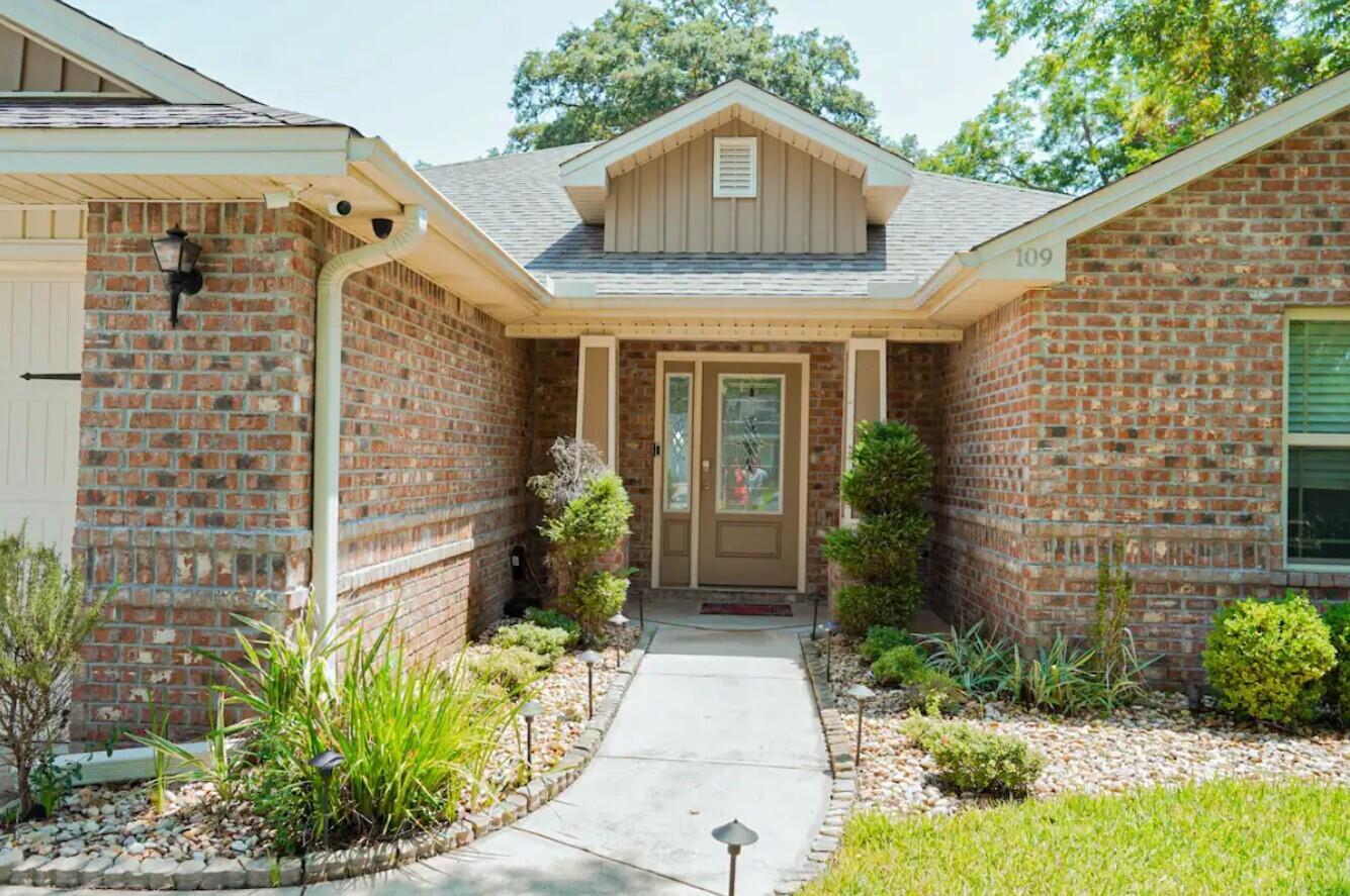 Fort Walton Beach, Florida, 32547, United States, 4 Bedrooms Bedrooms, ,2 BathroomsBathrooms,Residential,For Sale,1978074