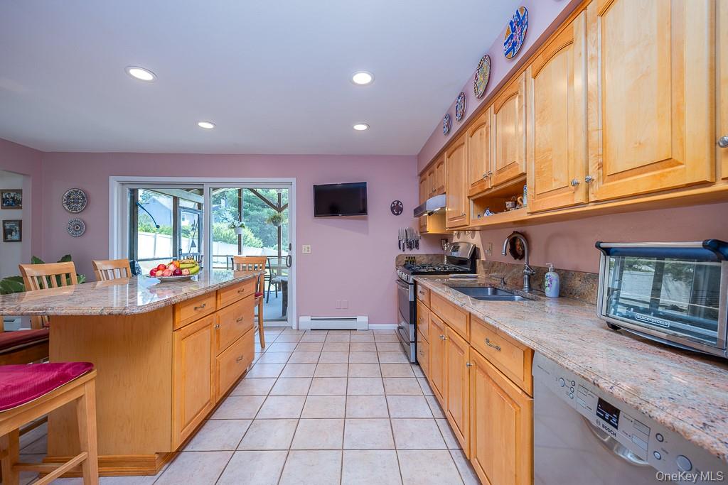 Stony Point, New York, 10980, United States, 5 Bedrooms Bedrooms, ,3 BathroomsBathrooms,Residential,For Sale,1918019