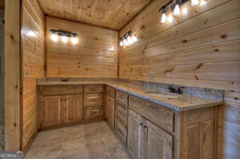 Mineral Bluff, Georgia, 30559, United States, 4 Bedrooms Bedrooms, ,5 BathroomsBathrooms,Residential,For Sale,1858939
