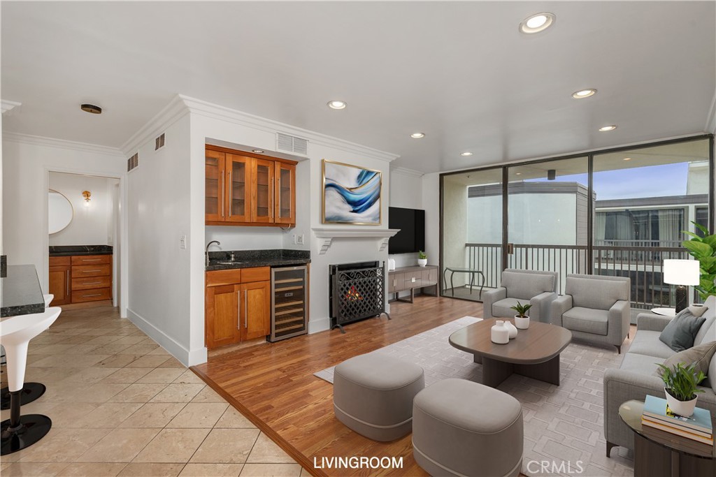West Hollywood, California, 90069, United States, 1 Bedroom Bedrooms, ,1 BathroomBathrooms,Residential,For Sale,1896618