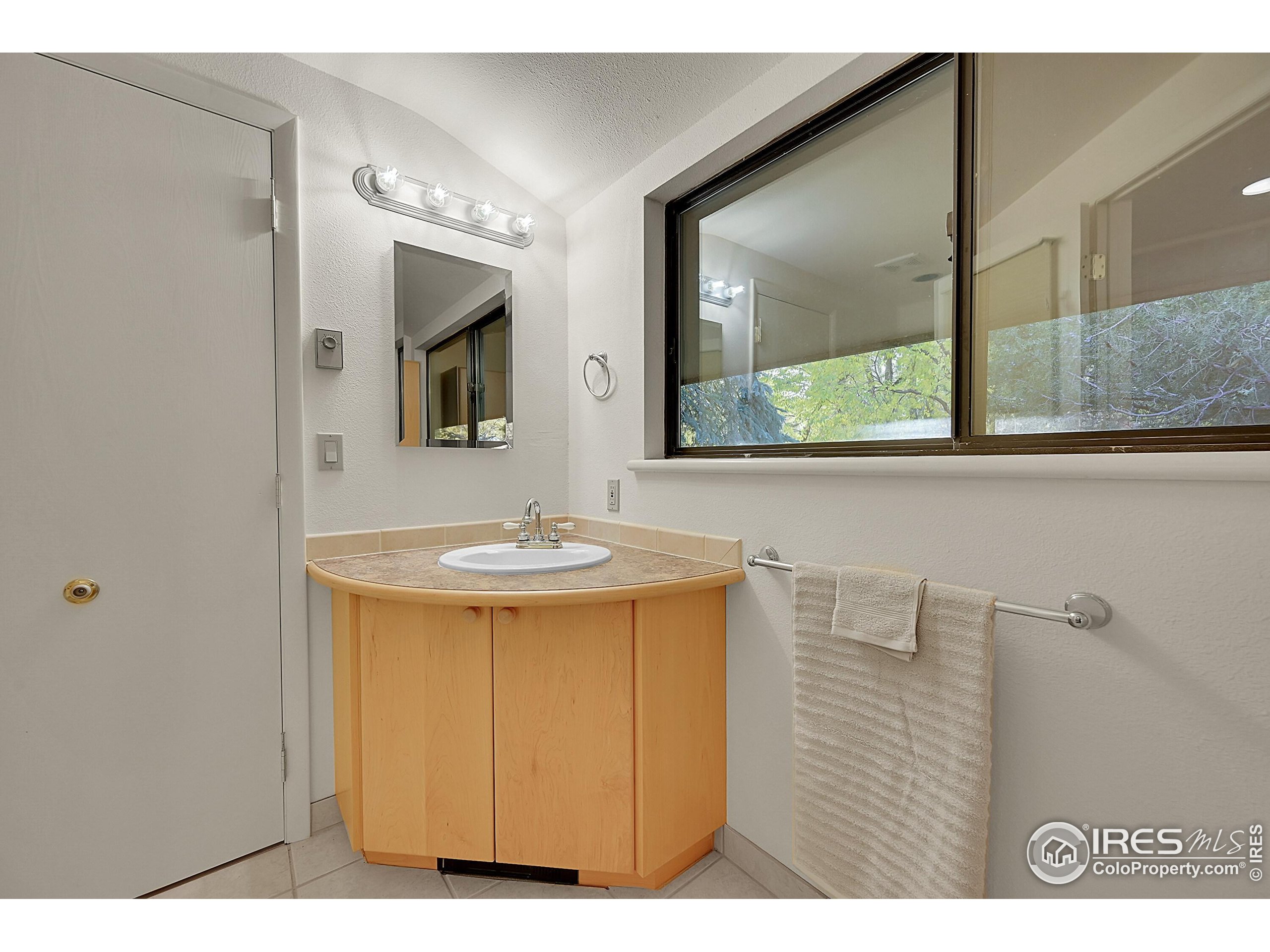 Boulder, Colorado, 80304, United States, 2 Bedrooms Bedrooms, ,2 BathroomsBathrooms,Residential,For Sale,1989249