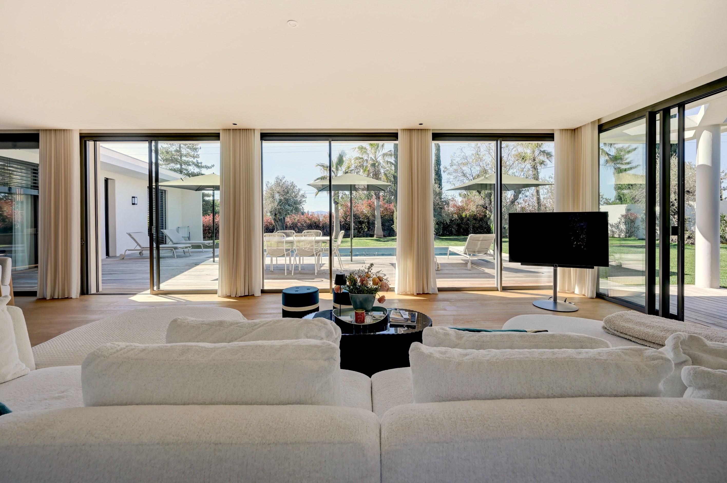 Exceptional Contemporary Turnkey - 物件實景