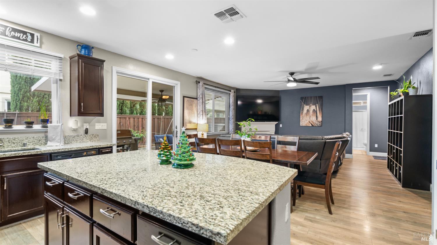 Vacaville, California, 95688, United States, 5 Bedrooms Bedrooms, ,3 BathroomsBathrooms,Residential,For Sale,2005727