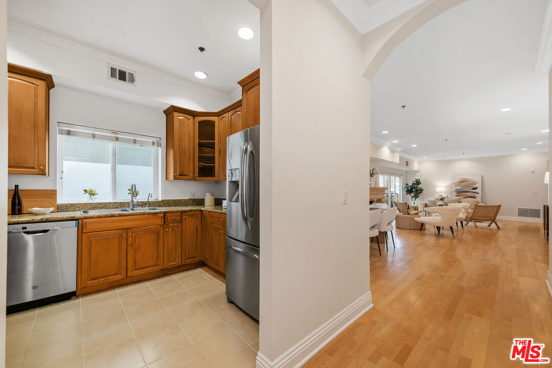 Los Angeles, California, 90049, United States, 3 Bedrooms Bedrooms, ,3 BathroomsBathrooms,Residential,For Sale,1876158