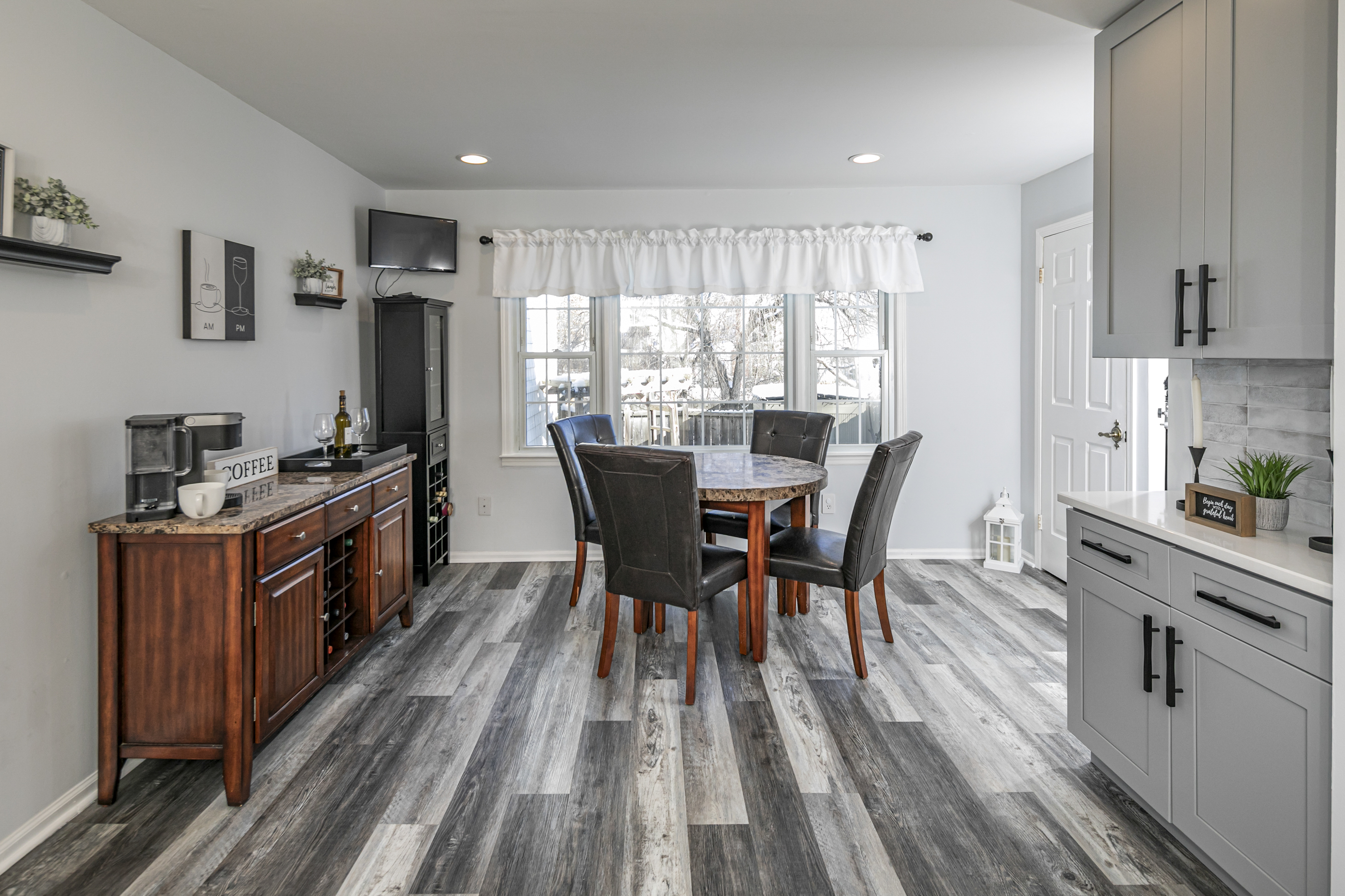  Williamsburg Square Townhouse with New Kitchen, Floors & Bath - 物件實景