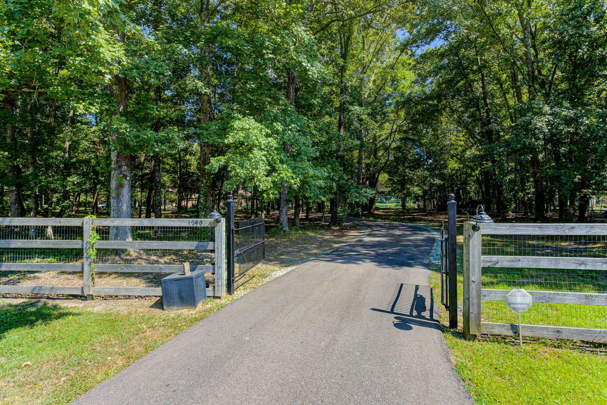 Rossville, Tennessee, 38066, United States, 4 Bedrooms Bedrooms, ,3 BathroomsBathrooms,Residential,For Sale,1901873