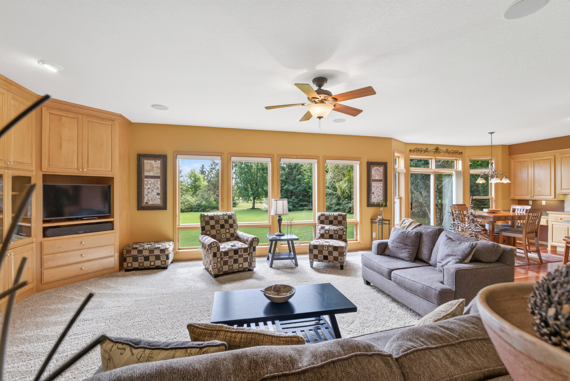  Elegant Fox Ridge Retreat with Exceptional Entertaining Spaces - 物件實景