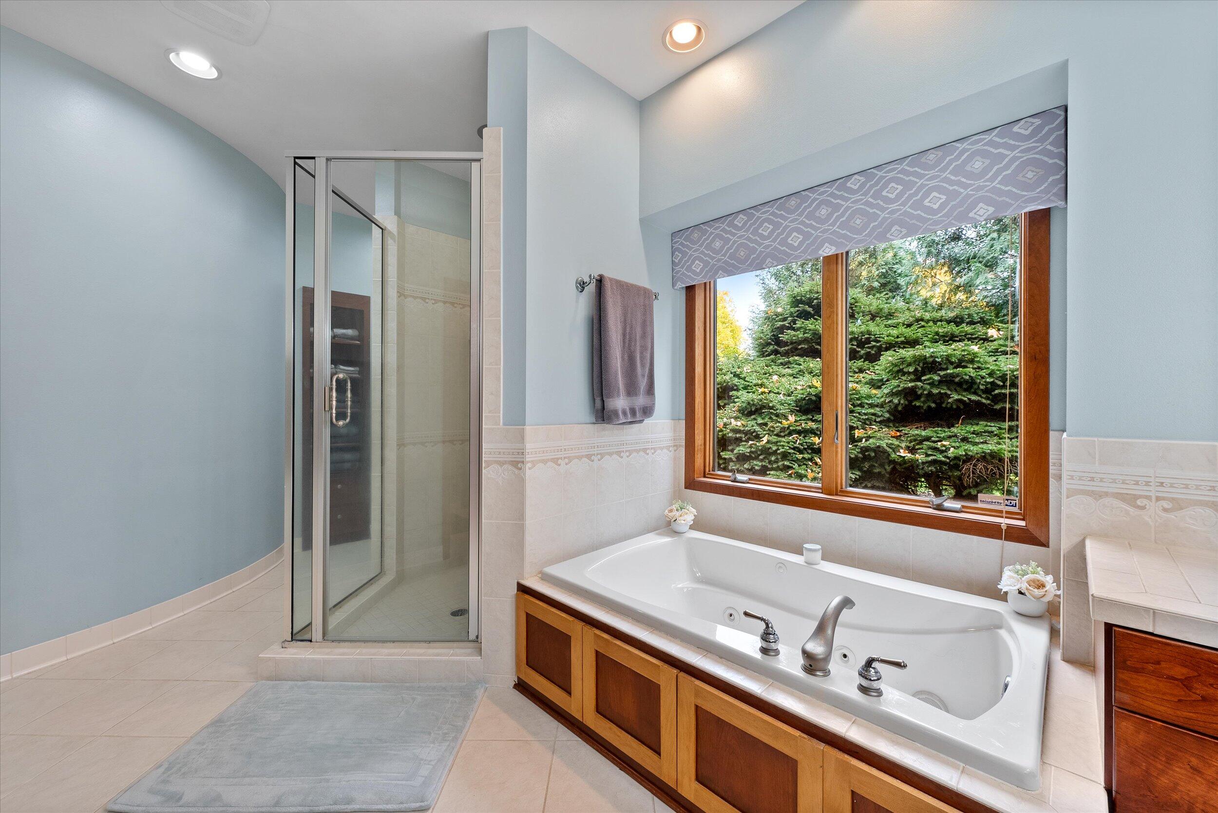 Grafton, Wisconsin, 53024, United States, 4 Bedrooms Bedrooms, ,6 BathroomsBathrooms,Residential,For Sale,1989565