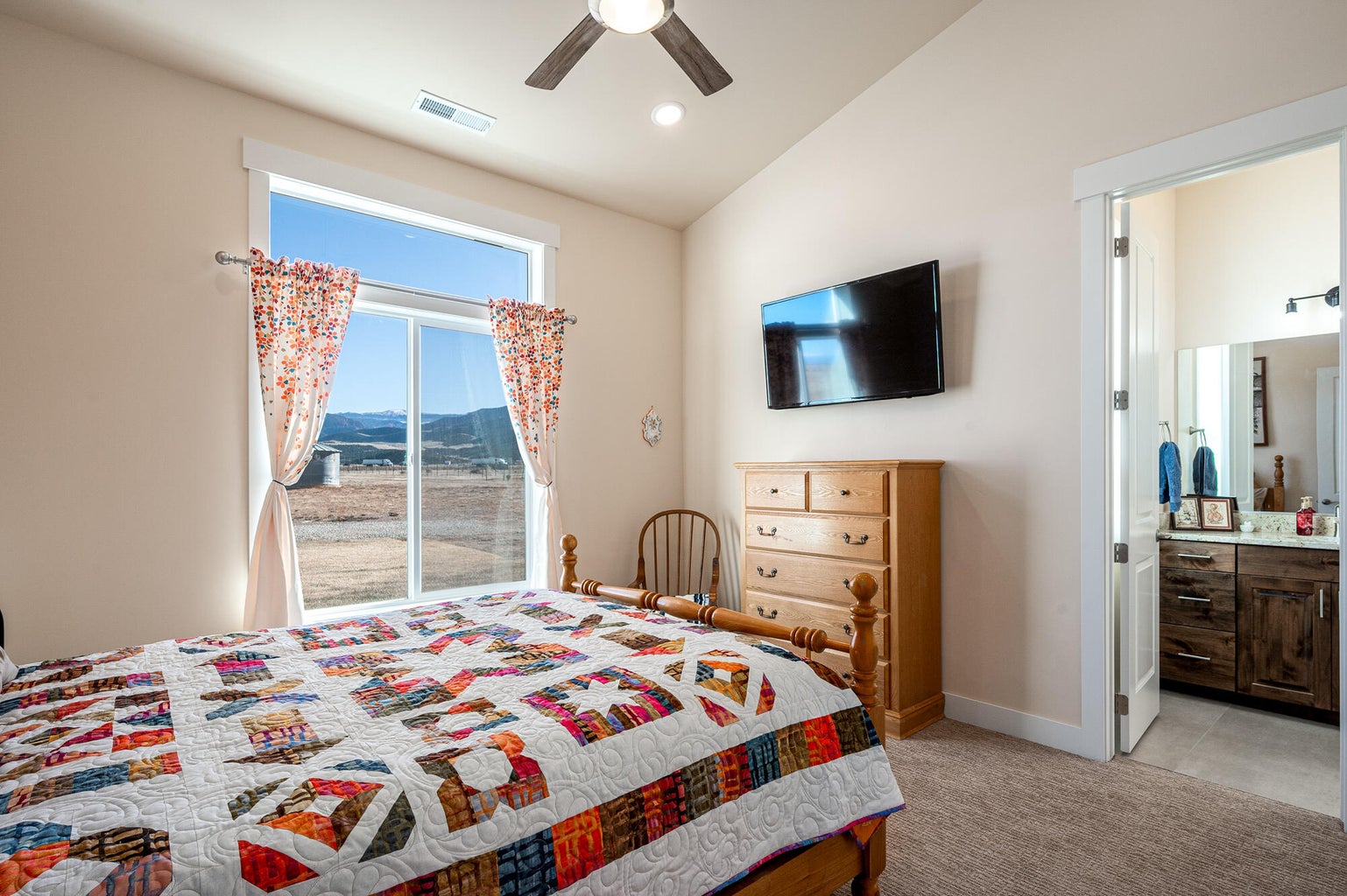 Parowan, Utah, 84761, United States, 3 Bedrooms Bedrooms, ,3 BathroomsBathrooms,Residential,For Sale,1992445