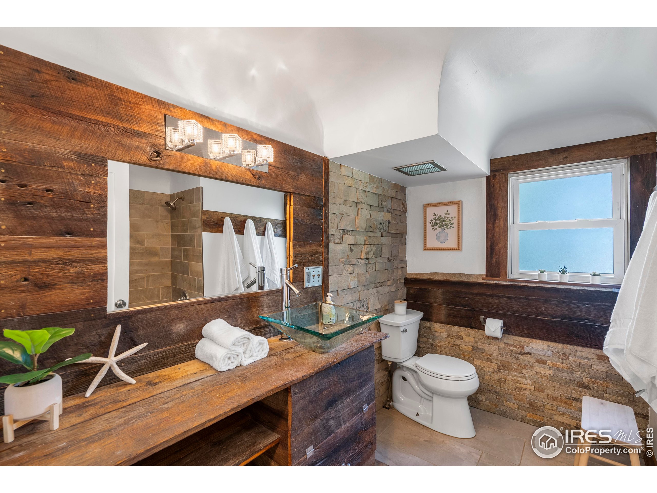 Longmont, Colorado, 80501, United States, 3 Bedrooms Bedrooms, ,1 BathroomBathrooms,Residential,For Sale,1985182