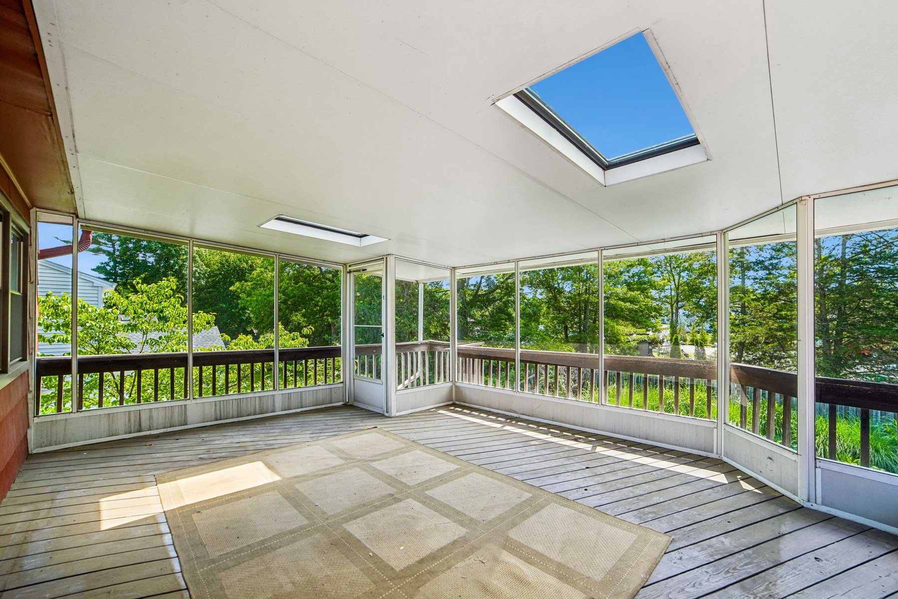  ?Oak Park? Bi-Level Provides Space Location and Long-Term Value - 物件實景