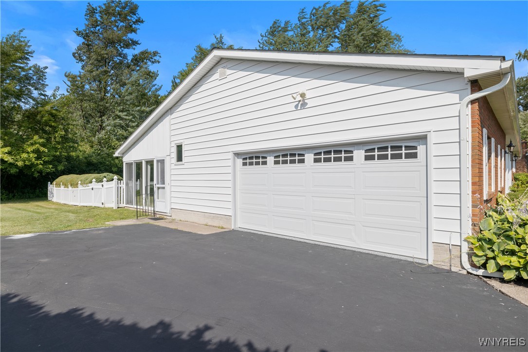 Lewiston, New York, 14092, United States, 3 Bedrooms Bedrooms, ,4 BathroomsBathrooms,Residential,For Sale,1937436