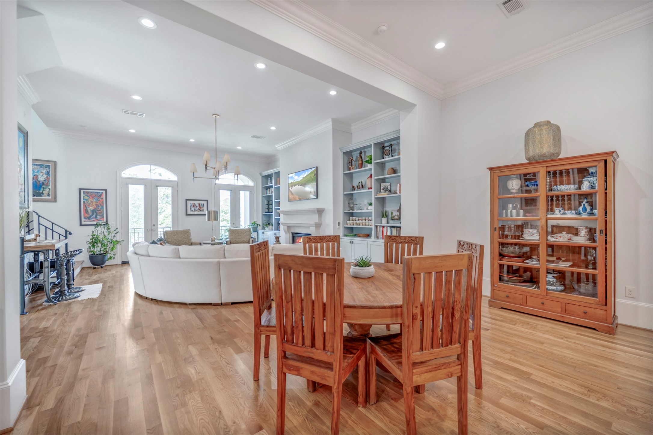 Houston, Texas, 77055, United States, 3 Bedrooms Bedrooms, ,4 BathroomsBathrooms,Residential,For Sale,1866931