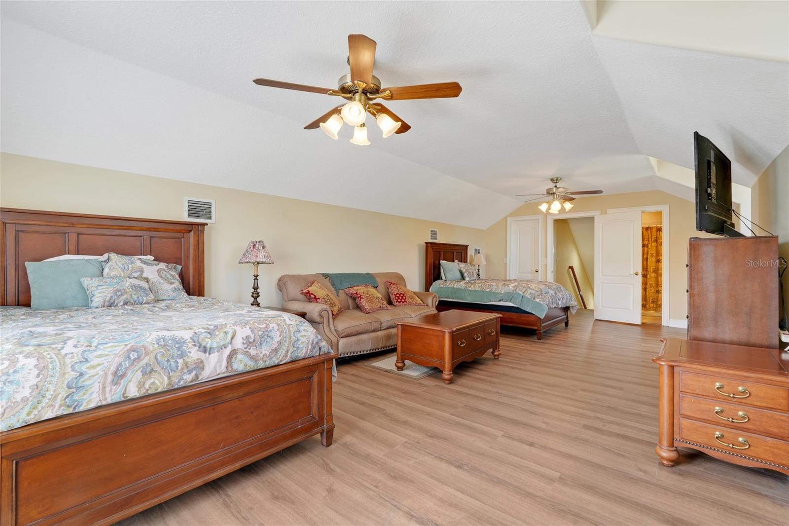 MINNEOLA, Florida, 34715, United States, 4 Bedrooms Bedrooms, ,4 BathroomsBathrooms,Residential,For Sale,1933322