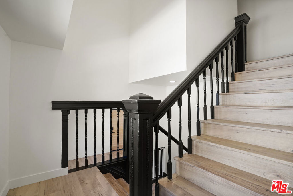 Los Angeles, California, 90007, United States, 5 Bedrooms Bedrooms, ,3 BathroomsBathrooms,Residential,For Sale,1975111