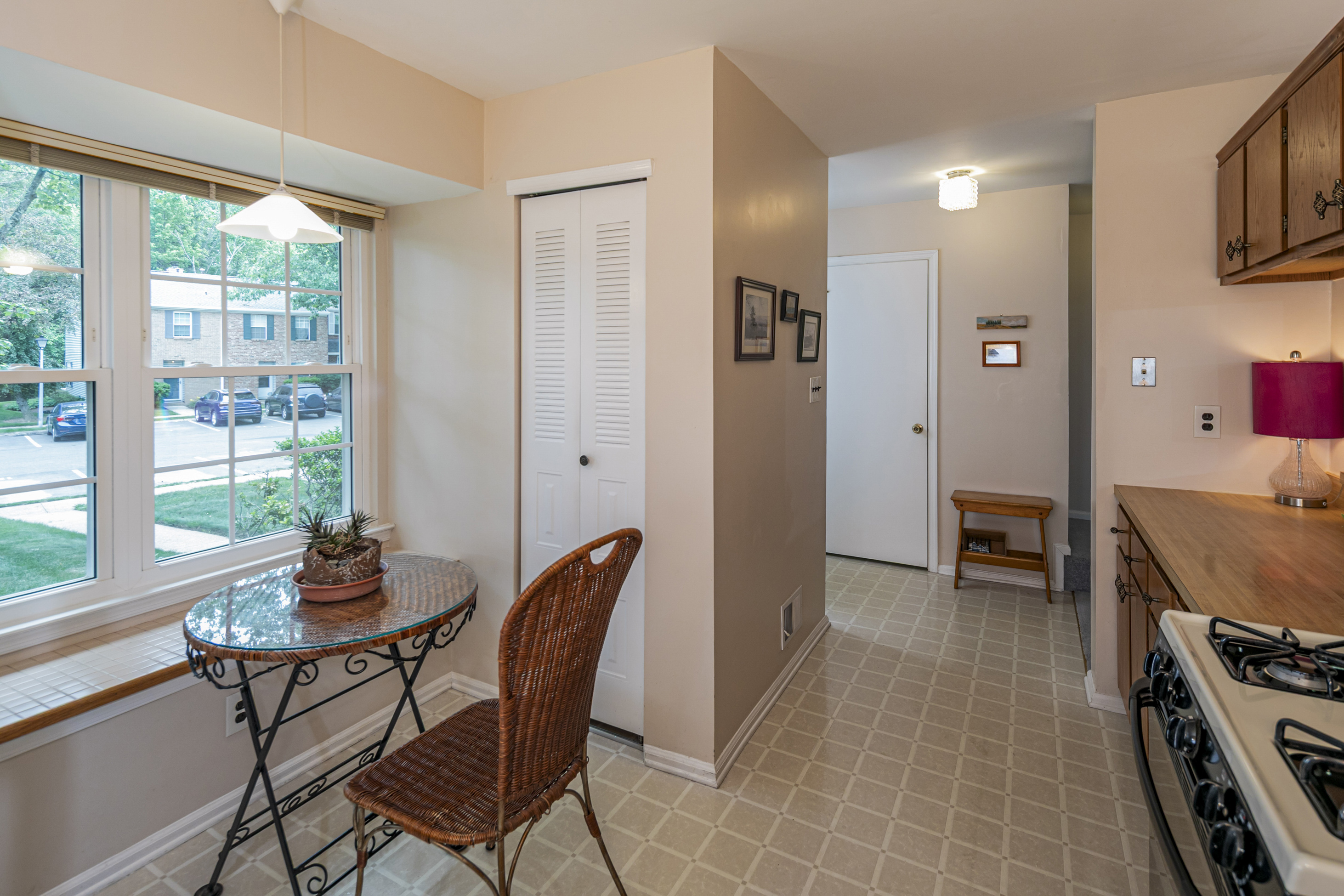  Roomy End-Unit Townhome Steps from Village Park - 物件實景