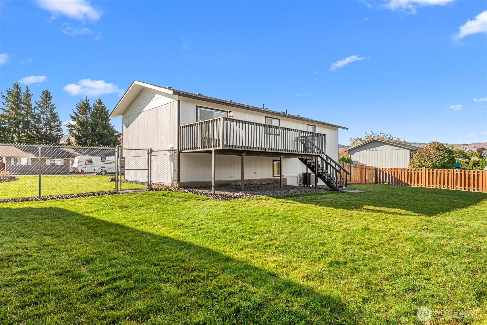 East Wenatchee, Washington, 98802, United States, 3 Bedrooms Bedrooms, ,1 BathroomBathrooms,Residential,For Sale,1984794