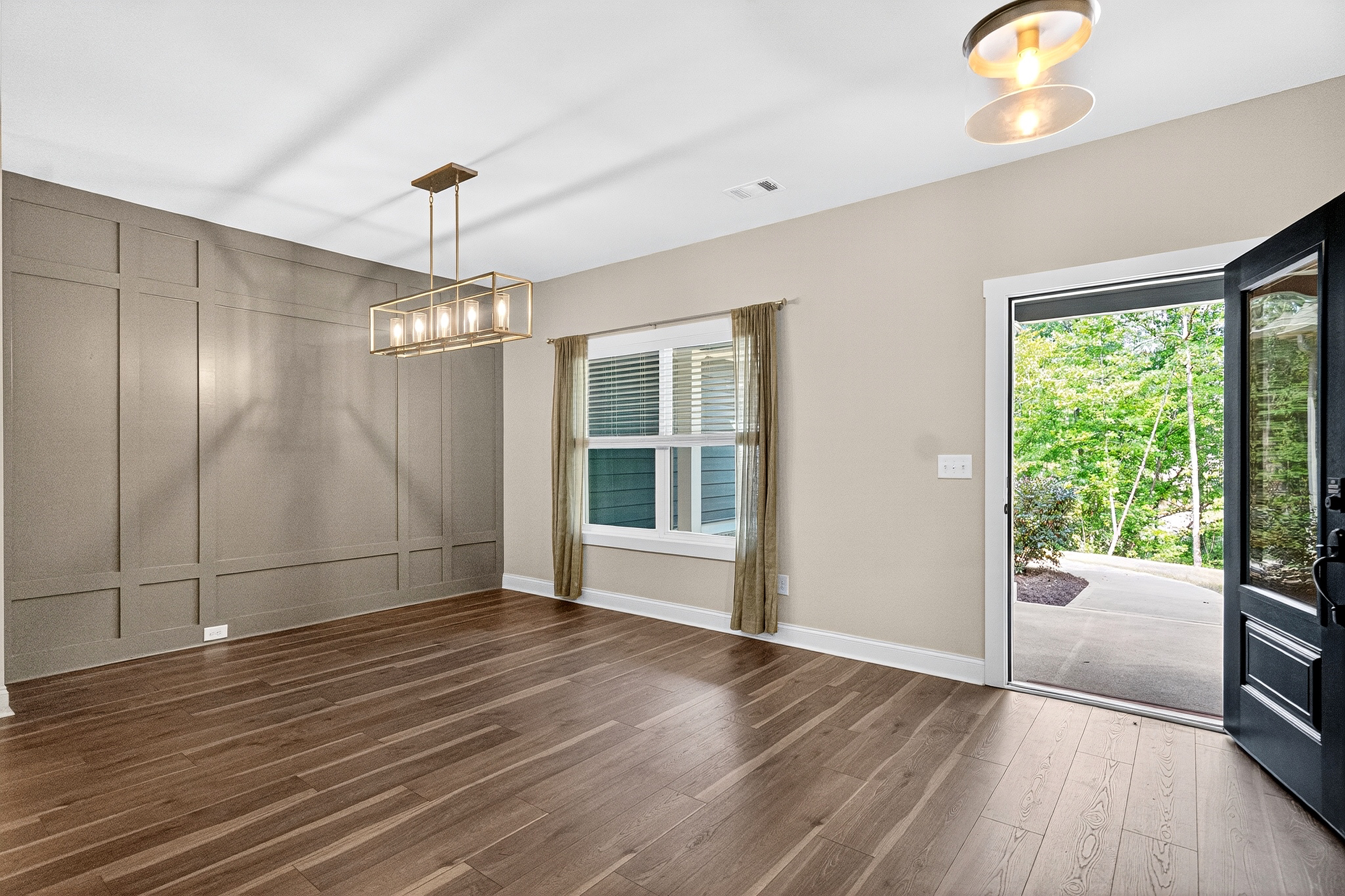 Moreland, Georgia, 30259, United States, 4 Bedrooms Bedrooms, ,3 BathroomsBathrooms,Residential,For Sale,1951198