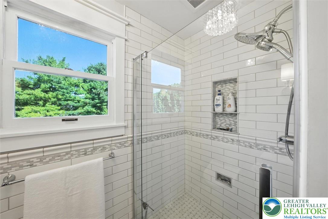 Hanover Twp, Pennsylvania, 18017, United States, 3 Bedrooms Bedrooms, ,3 BathroomsBathrooms,Residential,For Sale,1947788
