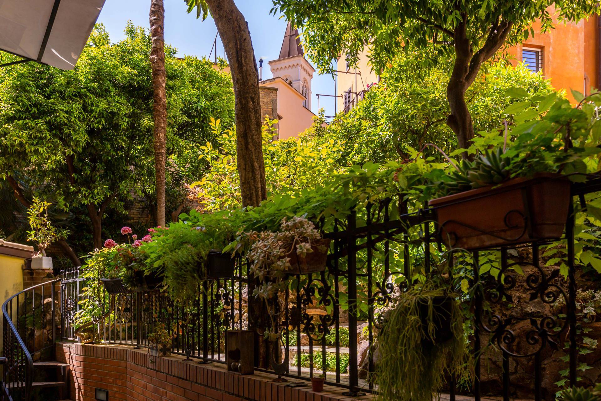 Roma, Roma, 00100, IT, 4 Bedrooms Bedrooms, ,4 BathroomsBathrooms,Residential,For Sale,1993511