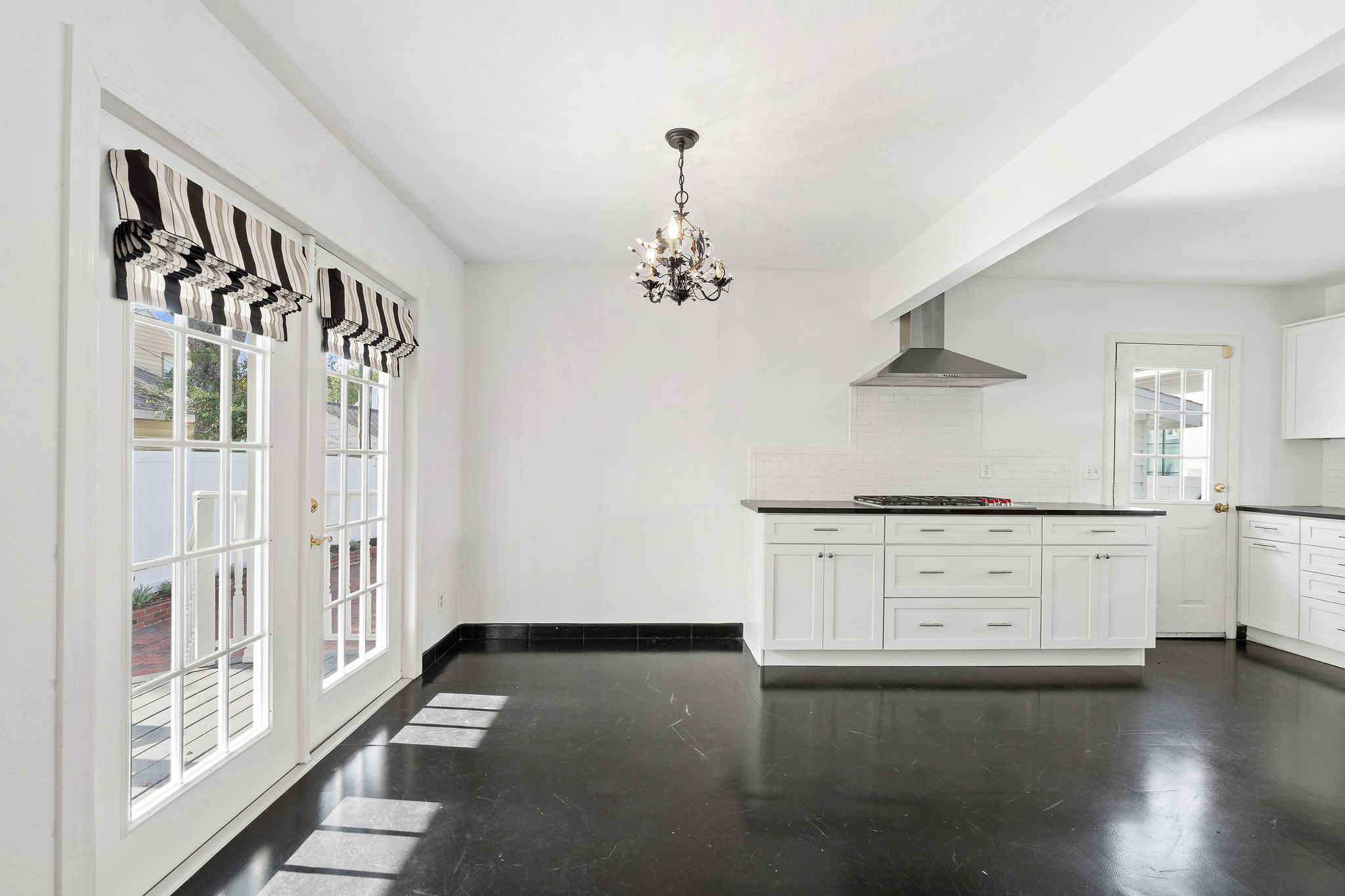 St. Peterburg, Florida, 33704, United States, 4 Bedrooms Bedrooms, ,3 BathroomsBathrooms,Residential,For Sale,2018608