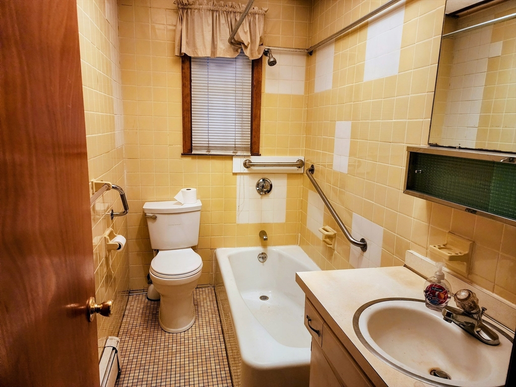 Boston, Massachusetts, 02128, United States, 4 Bedrooms Bedrooms, ,2 BathroomsBathrooms,Residential,For Sale,1975613