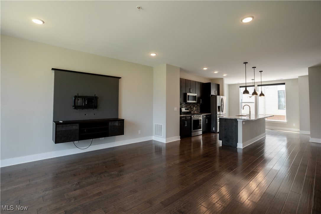 Cleveland, Ohio, 44102, United States, 3 Bedrooms Bedrooms, ,3 BathroomsBathrooms,Residential,For Sale,1923421
