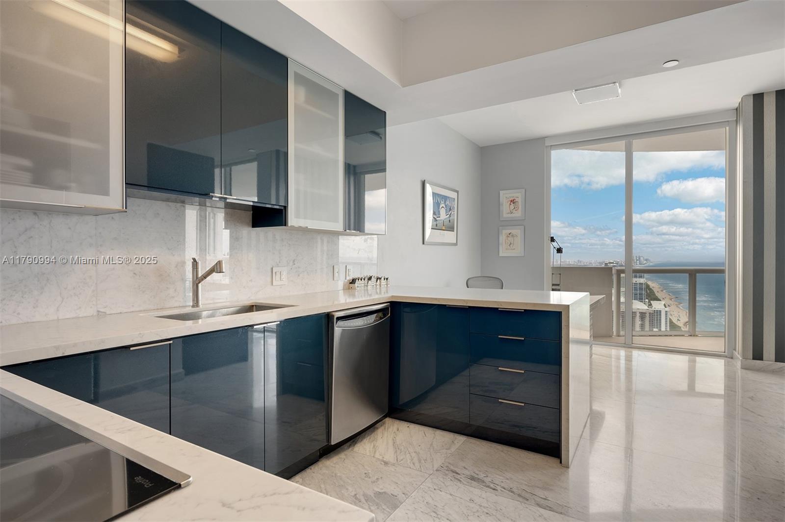 Miami Beach, Florida, 33141, United States, 2 Bedrooms Bedrooms, ,3 BathroomsBathrooms,Residential,For Sale,1794366