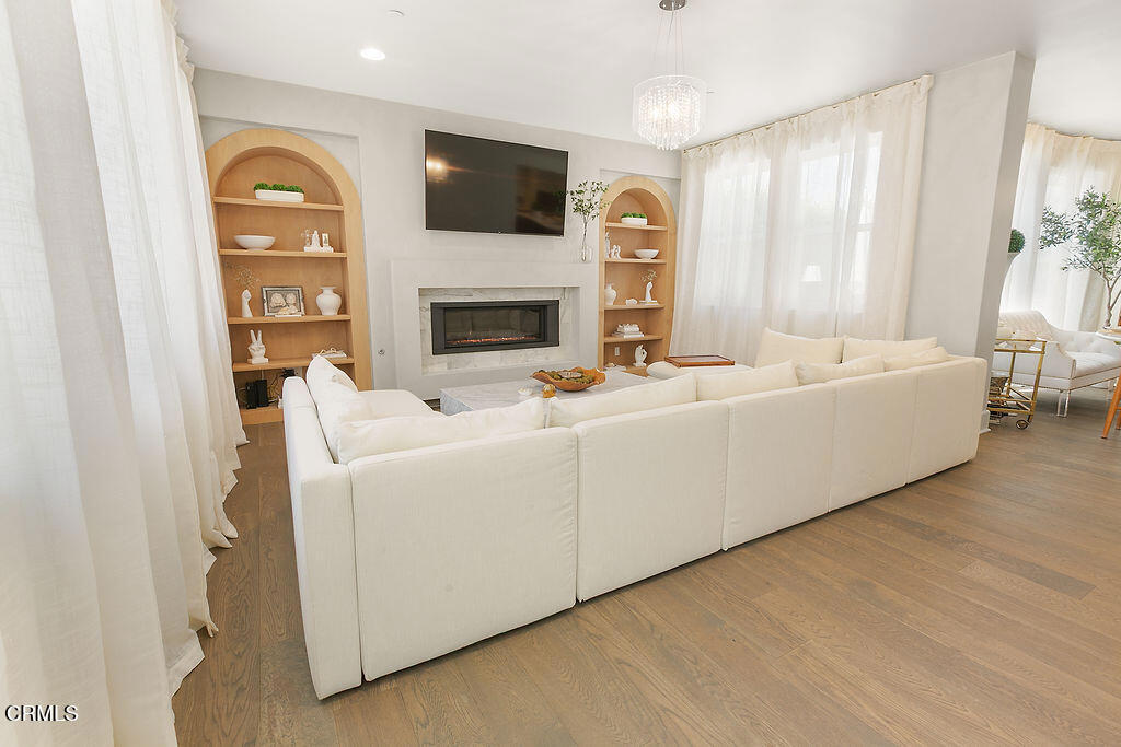 Thousand Oaks, California, 91362, United States, 4 Bedrooms Bedrooms, ,4 BathroomsBathrooms,Residential,For Sale,1997017