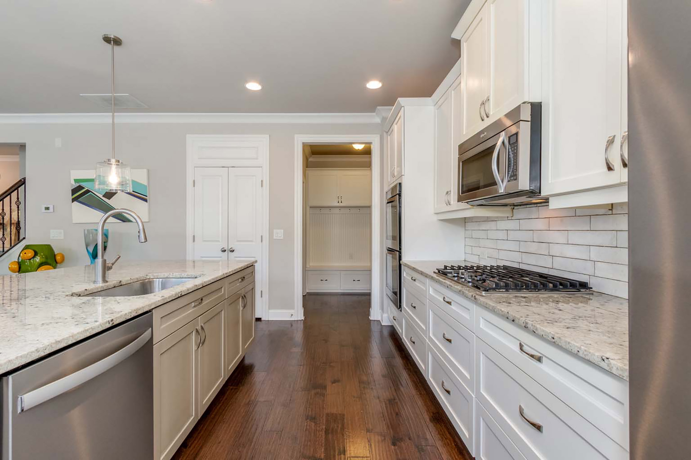  Four-Bedroom Brick Corner Lot in Jamestown - 物件實景