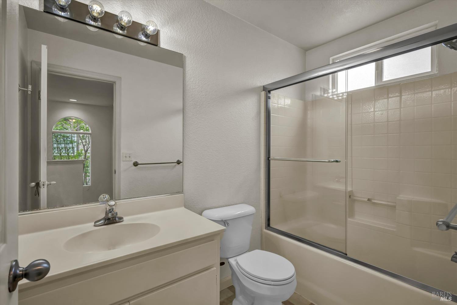 Santa Rosa, California, 95403, United States, 2 Bedrooms Bedrooms, ,3 BathroomsBathrooms,Residential,For Sale,1785942