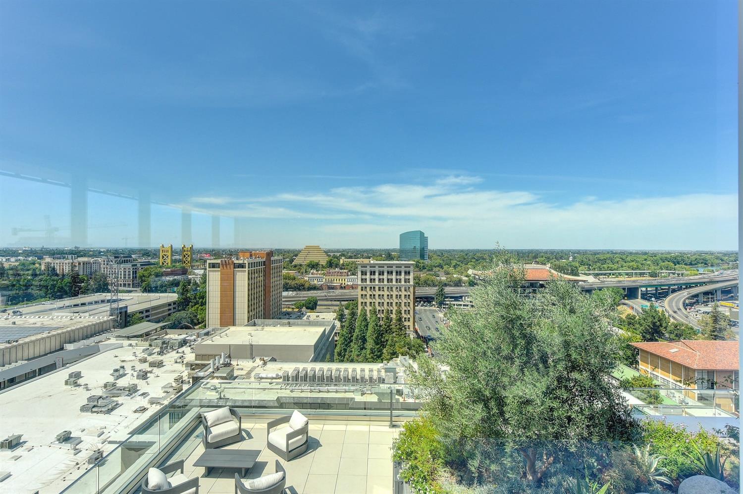 Sacramento, California, 95814, United States, 2 Bedrooms Bedrooms, ,3 BathroomsBathrooms,Residential,For Sale,1905892