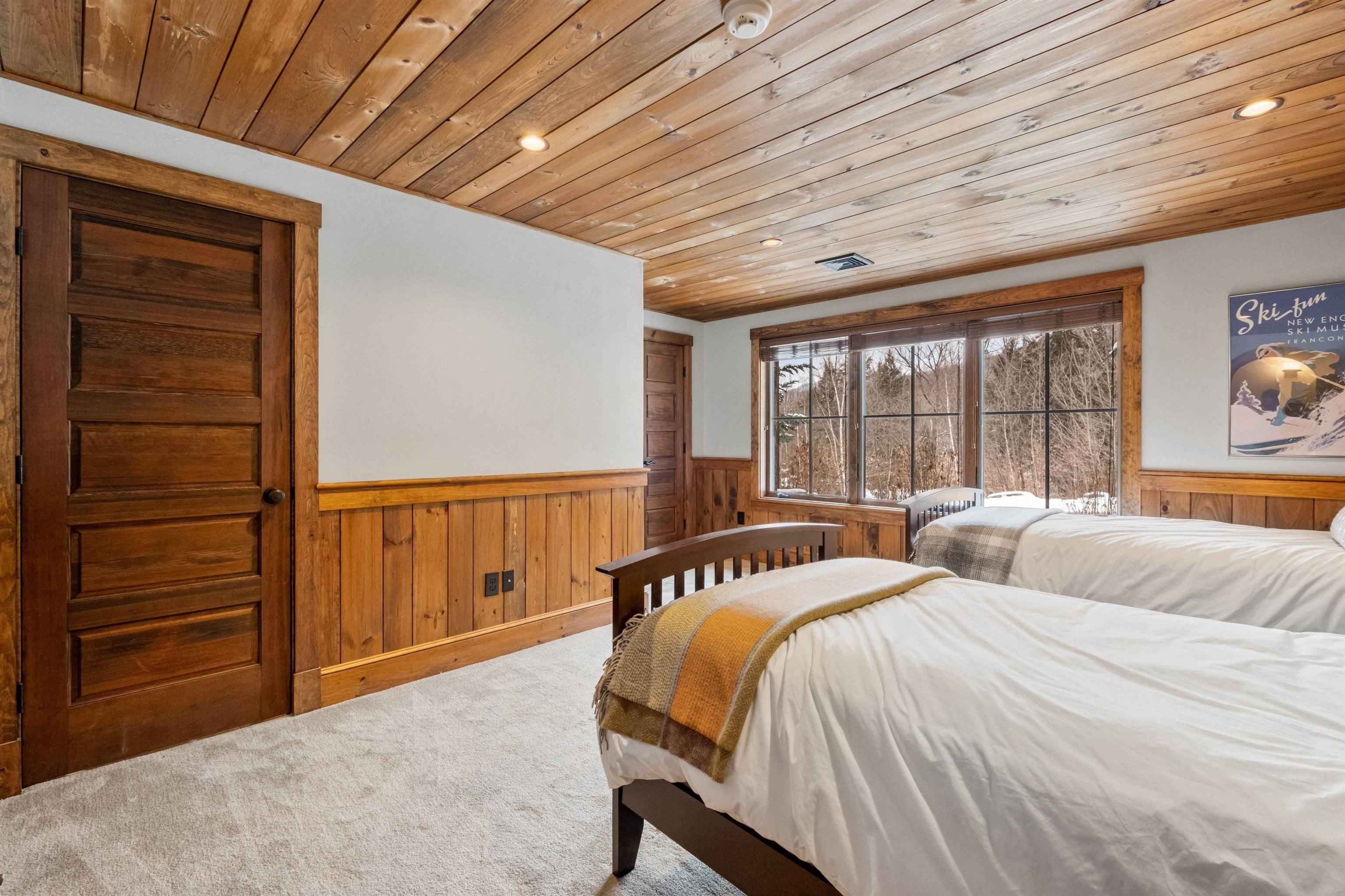 Lincoln, New Hampshire, 03251, United States, 7 Bedrooms Bedrooms, ,4 BathroomsBathrooms,Residential,For Sale,1983511