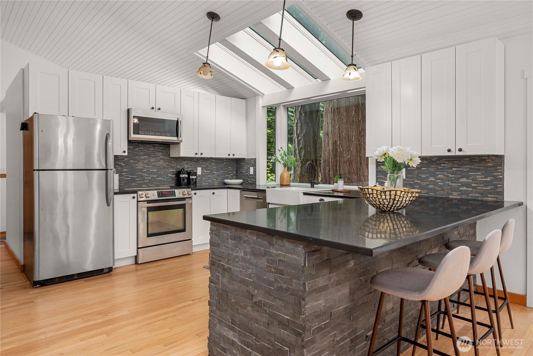 Bainbridge Island, Washington, 98110, United States, 3 Bedrooms Bedrooms, ,1 BathroomBathrooms,Residential,For Sale,1890682